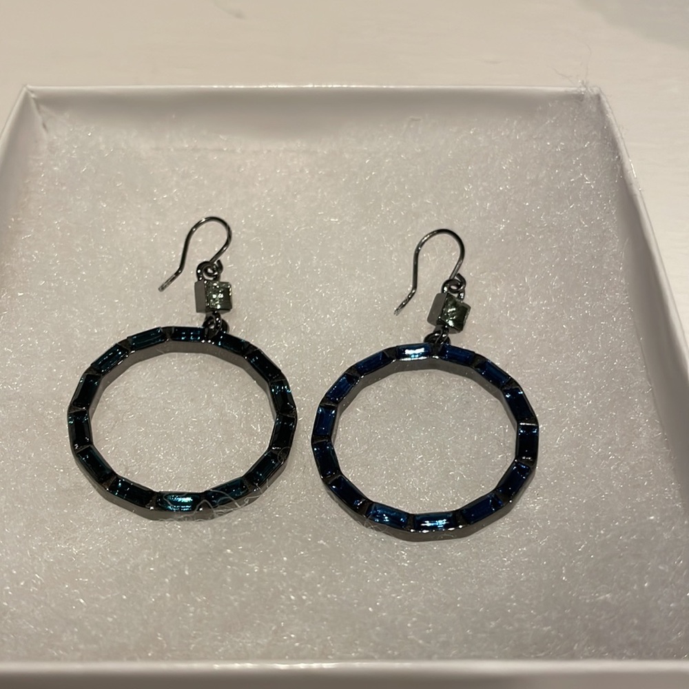 NWOT Kenneth Cole jewelry set - Picture 2 of 6